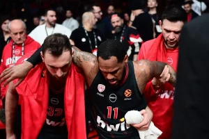 Ολυμπιακός: Απέφυγε τα χειρότερα και μένει εκτός για περίπου τέσσερις εβδομάδες ο Μόντε Μόρις