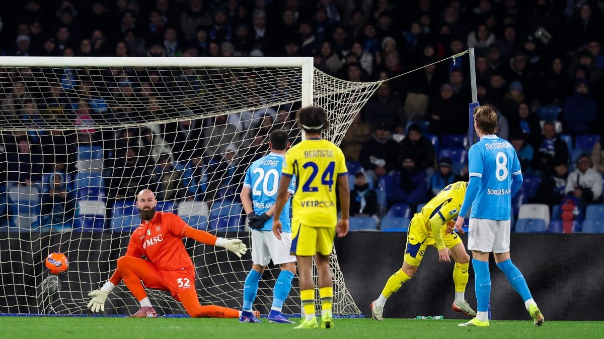 &Nu;ά&pi;&omicron;&lambda;&iota; &ndash; &Beta;&epsilon;&rho;ό&nu;&alpha; 2-2: &Gamma;&kappa;έ&lambda;&alpha; &gamma;&iota;&alpha; &tau;&omicron;&upsilon;&sigmaf; &laquo;&pi;&alpha;&rho;&tau;&epsilon;&nu;&omicron;&pi;έ&iota;&raquo;