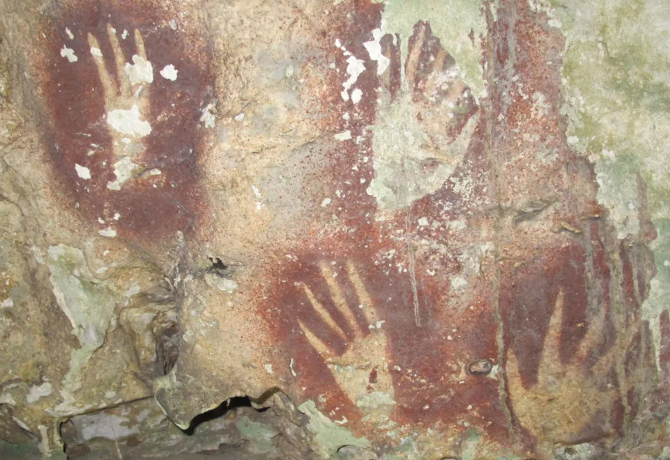 Ανατροπή στην αρχαιολογία: Βρέθηκε η αρχαιότερη ζωγραφιά στον κόσμο – Τι αποκαλύπτει το εύρημα (Φωτογραφίες)