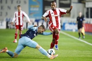 Ενας και… ένας