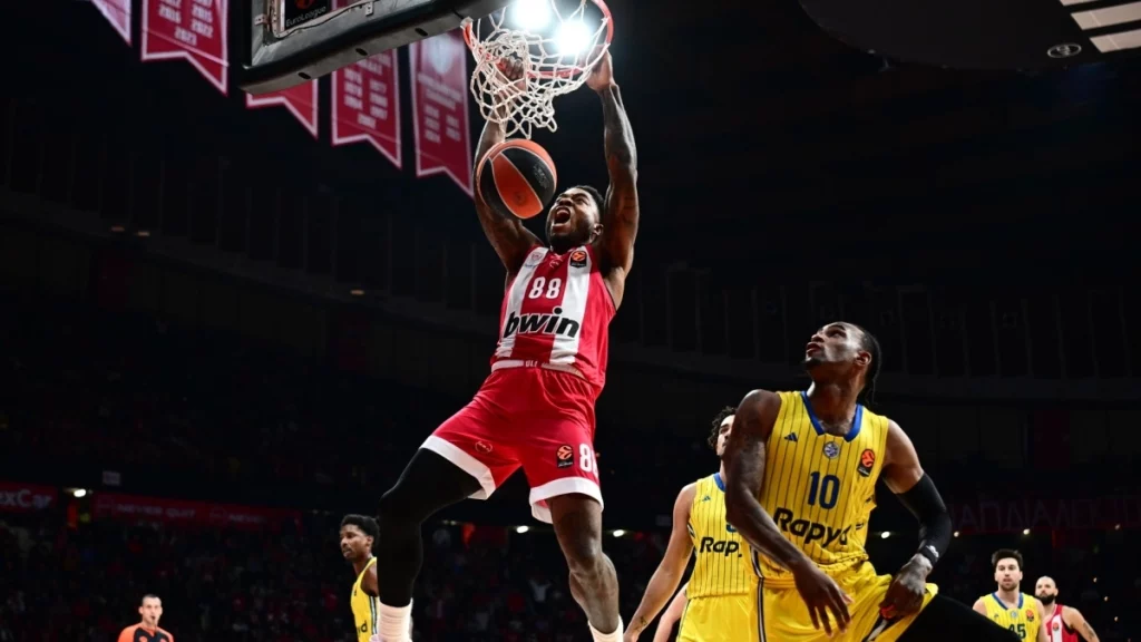 Euroleague: Νο1 στο Top-10 της 23ης αγωνιστικής το εντυπωσιακό κάρφωμα του Ταϊρίκ Τζόουνς στο ντεμπούτο του στον Ολυμπιακό
