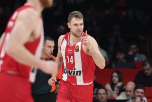 Ολυμπιακός – Μακάμπι Τελ Αβίβ 100-93: Νίκη με σούπερ Βεζένκοφ