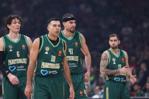 Παναθηναϊκός και Βιλερμπάν τιμούν τους νεκρούς οπαδούς του ΠΑΟΚ με ενός λεπτού χειροκρότημα