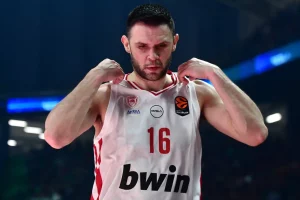 Παπανικολάου: «Βρίσκουμε τον ρυθμό μας – Μας έχει βοηθήσει ο Μόρις και το ίδιο θα κάνει ο Τζόουνς»