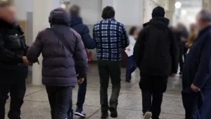 Κρήτη: Προφυλακίστηκε ο πατέρας που κατηγορείται ότι βίαζε τις κόρες του στη Μεσαρά – «Πουθενά δεν φταίω» φώναζε