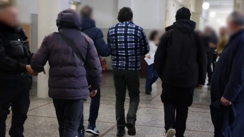 Κρήτη: Προφυλακίστηκε ο πατέρας που κατηγορείται ότι βίαζε τις κόρες του στη Μεσαρά – «Πουθενά δεν φταίω» φώναζε