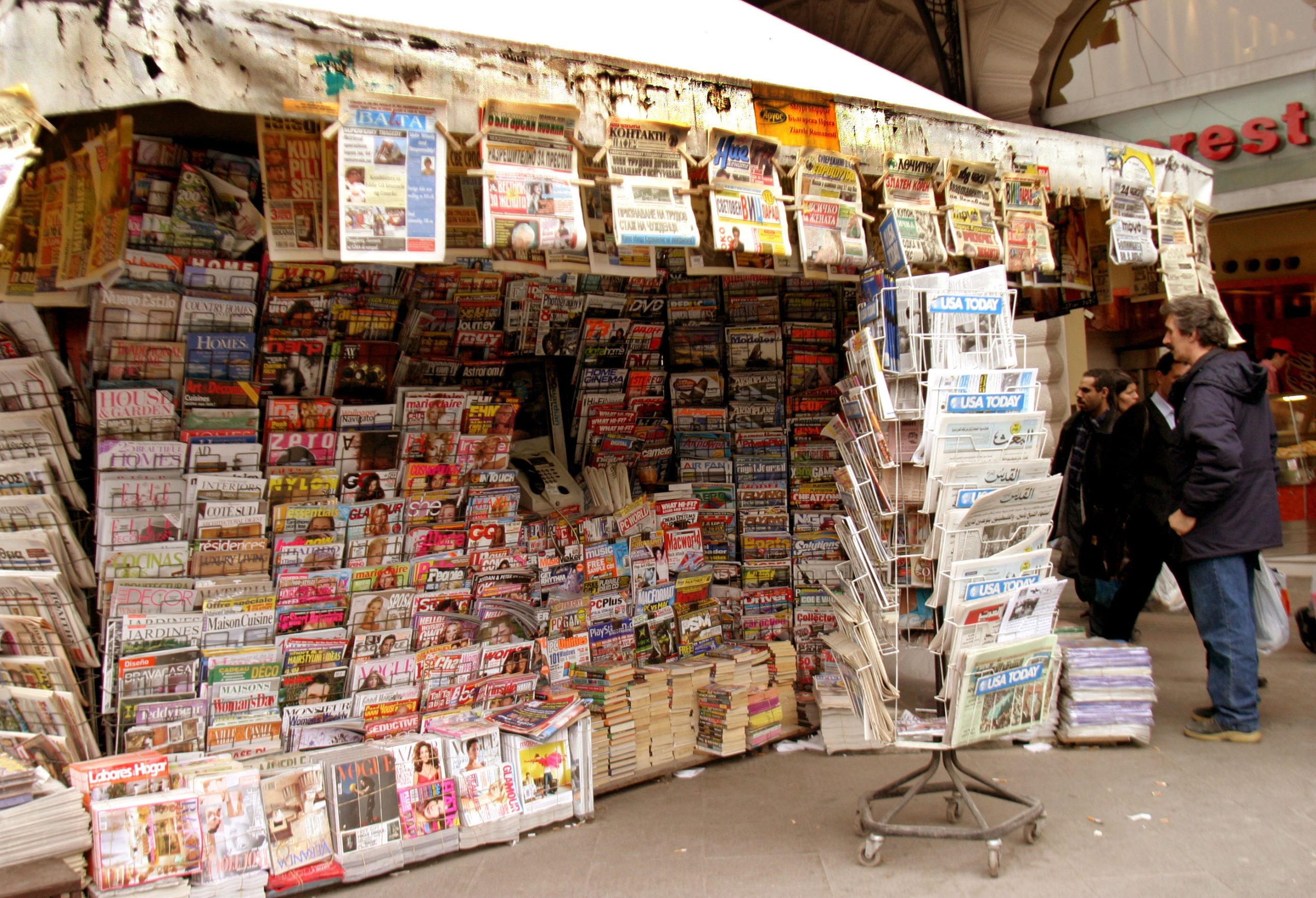 &Tau;&alpha; &pi;&epsilon;&rho;ί&pi;&tau;&epsilon;&rho;&alpha; &alpha;&phi;&eta;&gamma;&omicron;ύ&nu;&tau;&alpha;&iota; &tau;&eta;&nu; &iota;&sigma;&tau;&omicron;&rho;ί&alpha; &tau;&eta;&sigmaf; &Alpha;&theta;ή&nu;&alpha;&sigmaf;
