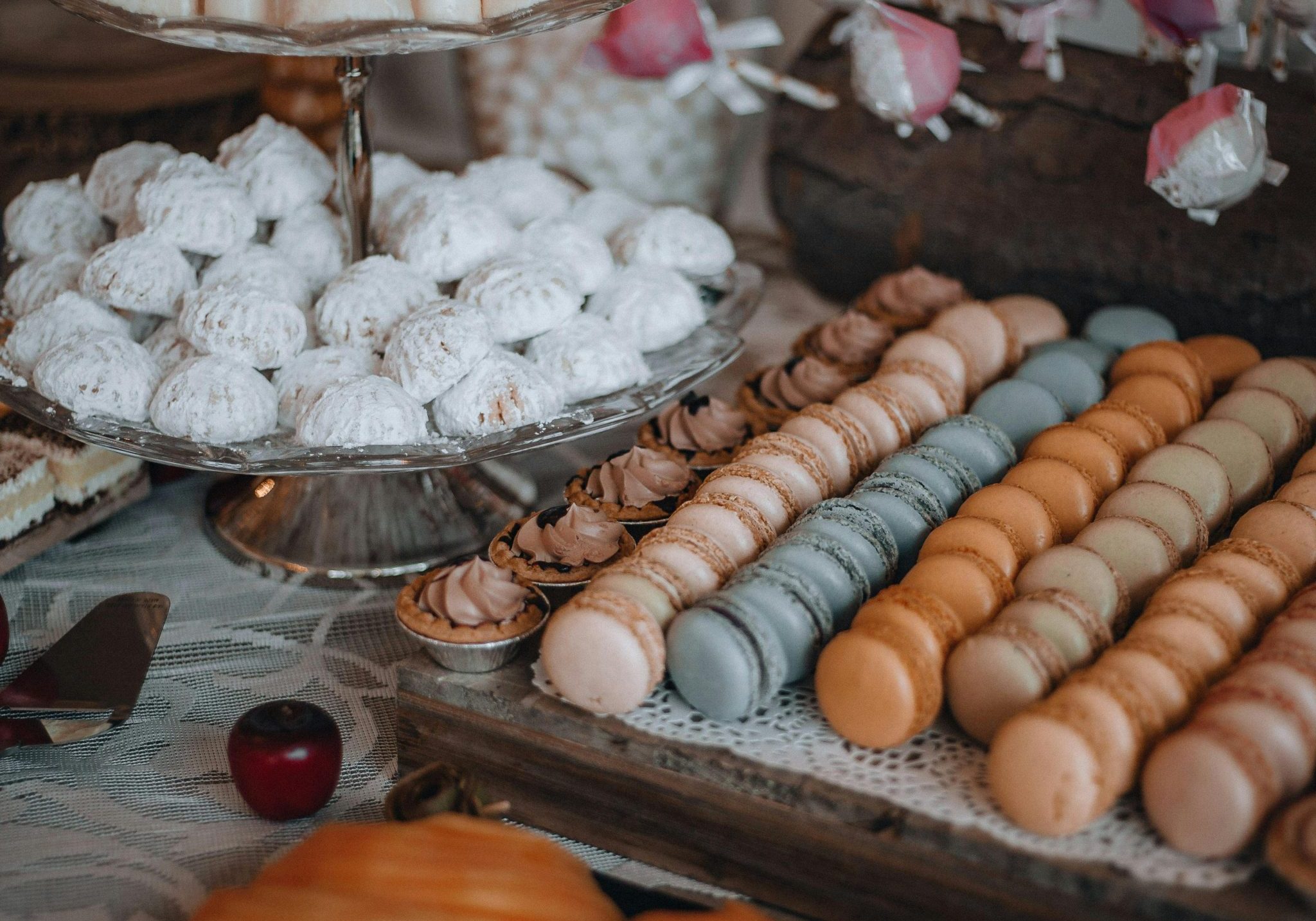 &Epsilon;&omicron;&rho;&tau;&omicron;&lambda;ό&gamma;&iota;&omicron;: &Pi;&omicron;&iota;&omicron;&iota; &gamma;&iota;&omicron;&rho;&tau;ά&zeta;&omicron;&upsilon;&nu; &sigma;ή&mu;&epsilon;&rho;&alpha; 26 &Iota;&alpha;&nu;&omicron;&upsilon;&alpha;&rho;ί&omicron;&upsilon;