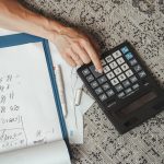 ΦΠΑ: Μειώνεται το «κενό», αλλά οι απώλειες εσόδων επιμένουν