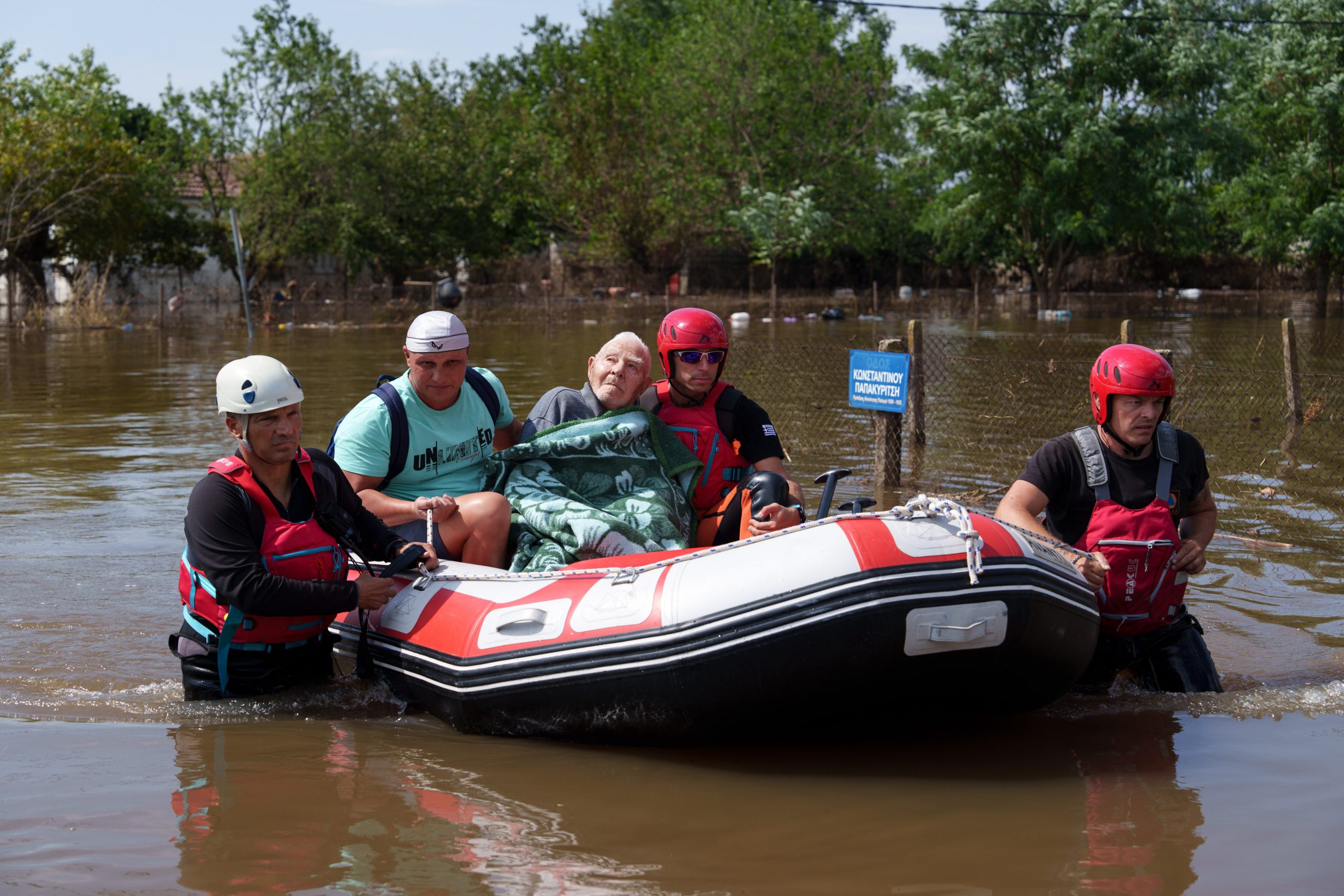 &Alpha;&upsilon;&xi;ά&nu;&omicron;&nu;&tau;&alpha;&iota; &rho;&alpha;&gamma;&delta;&alpha;ί&alpha; &tau;&alpha; &alpha;&kappa;&rho;&alpha;ί&alpha; &kappa;&alpha;&iota;&rho;&iota;&kappa;ά &epsilon;&pi;&epsilon;&iota;&sigma;ό&delta;&iota;&alpha; &sigma;&tau;&eta;&nu; &Epsilon;&lambda;&lambda;ά&delta;&alpha;: &Tau;&iota; &delta;&epsilon;ί&chi;&nu;&omicron;&upsilon;&nu; &tau;&alpha; &sigma;&tau;&omicron;&iota;&chi;&epsilon;ί&alpha; &tau;&eta;&sigmaf; 26&epsilon;&tau;ί&alpha;&sigmaf; &kappa;&alpha;&iota; &gamma;&iota;&alpha;&tau;ί &alpha;&nu;&eta;&sigma;&upsilon;&chi;&omicron;ύ&nu; &tau;&omicron;&upsilon;&sigmaf; &epsilon;&pi;&iota;&sigma;&tau;ή&mu;&omicron;&nu;&epsilon;&sigmaf;