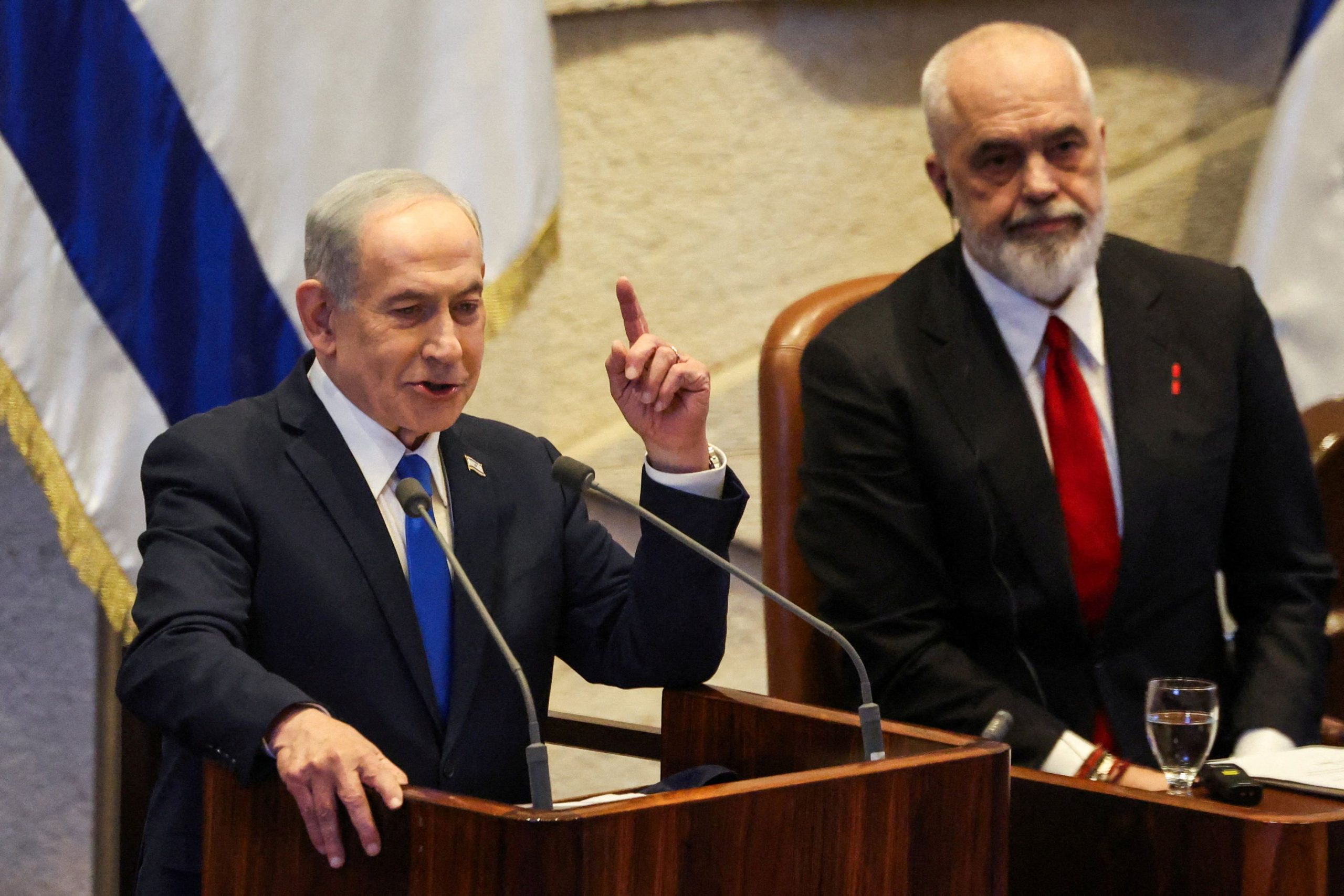 Έ&nu;&tau;&iota; &Rho;ά&mu;&alpha; &sigma;&tau;&eta;&nu; &Kappa;&nu;&epsilon;&sigma;έ&tau;: &Epsilon;ί&mu;&alpha;&iota; &Kappa;&alpha;&theta;&omicron;&lambda;&iota;&kappa;ό&sigmaf;, &delta;ύ&omicron; &mu;&omicron;&upsilon; &pi;&alpha;&iota;&delta;&iota;ά &epsilon;ί&nu;&alpha;&iota; &Omicron;&rho;&theta;ό&delta;&omicron;&xi;&alpha; &kappa;&alpha;&iota; &tau;&omicron; &mu;&iota;&kappa;&rho;ό&tau;&epsilon;&rho;&omicron; ί&sigma;&omega;&sigmaf; &gamma;ί&nu;&epsilon;&iota; &Iota;&omicron;&upsilon;&delta;&alpha;ί&omicron;&sigmaf;