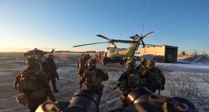 Βίντεο: Ρεσάλτο φινλανδικών δυνάμεων σε πλοίο που δεσμεύτηκε για δολιοφθορά σε καλώδιο που συνδέει Ελσίνκι – Ταλίν