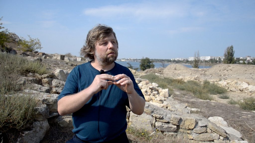 Είναι ο νέος Ελγιν; Χειροπέδες σε κορυφαίο Ρώσο αρχαιολόγο που το Κίεβο κατηγορεί ότι λεηλάτησε αρχαία ελληνική πόλη στην Κριμαία