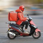 Επιθέσεις ντελιβερά: Η «διαδρομή του τρόμου» από Κηφισιά μέχρι Πολιτεία – Πέταγε πέτρες σε γυναίκες και εξαφανιζόταν