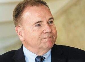 Μπεν Χότζες στα ΝΕΑ: «Δεν πρόκειται να δούμε μια στρατιωτική εισβολή στη Γροιλανδία»