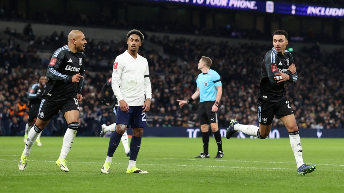 &Tau;ό&tau;&epsilon;&nu;&alpha;&mu; &ndash; Ά&sigma;&tau;&omicron;&nu; &Beta;ί&lambda;&alpha; 1-2: &Omicron;&iota; Villans &pi;&rho;&omicron;&kappa;&rho;ί&theta;&eta;&kappa;&alpha;&nu; &sigma;&tau;&omicron;&upsilon;&sigmaf; &laquo;32&raquo; &tau;&omicron;&upsilon; FA Cup &mu;&epsilon; έ&nu;&alpha; &eta;&mu;ί&chi;&rho;&omicron;&nu;&omicron; &mu;&alpha;&gamma;&epsilon;ί&alpha;&sigmaf;