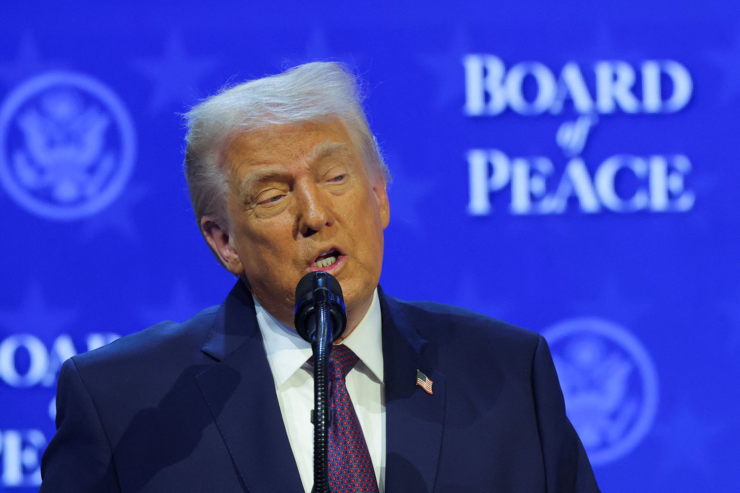 &Tau;&iota; &theta;έ&lambda;&epsilon;&iota; &epsilon;&pi;&iota;&tau;έ&lambda;&omicron;&upsilon;&sigmaf; &omicron; &Tau;&rho;&alpha;&mu;&pi;;