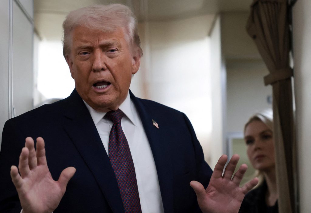 Ο Τραμπ απειλεί τον Καναδά με δασμούς 100% αν συνάψει εμπορική συμφωνία με την Κίνα