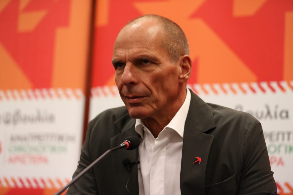 Πρώτη αντίδραση Βαρουφάκη μετά την προκαταρκτική έρευνα: «Θέλουν να μας γυρίσουν στη δεκαετία του 1950»