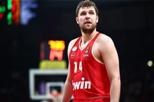 Σε απολογία από τη ΔΕΑΒ ο Ολυμπιακός και ο Βεζένκοβ μετά το περιστατικό στο Κολοσσός – Ολυμπιακός