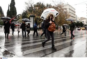 Καιρός: Έρχονται λασποβροχές, χιόνια και 20άρια – Πώς θα επηρεαστεί η Αττική