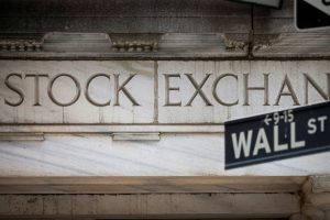 Wall Street: Αποδοχές-χρυσάφι για τους μεγάλους τραπεζίτες