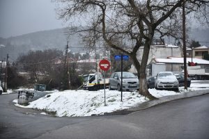 Η κακοκαιρία σαρώνει τη Στερεά Ελλάδα- Χιόνια, απαγορεύσεις και «κόκκινος» συναγερμός στους δρόμους