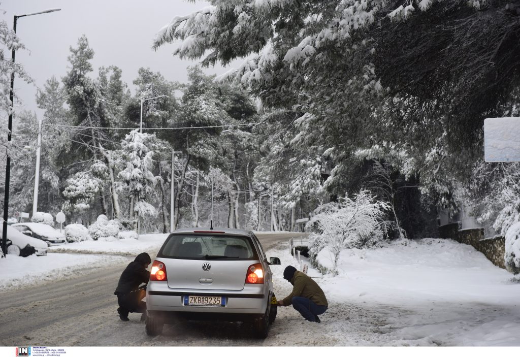 Καρδίτσα: Έντονη χιονόπτωση, υποχρεωτικές οι αντιολισθητικές αλυσίδες – Απαγόρευση κυκλοφορίας βαρέων οχημάτων