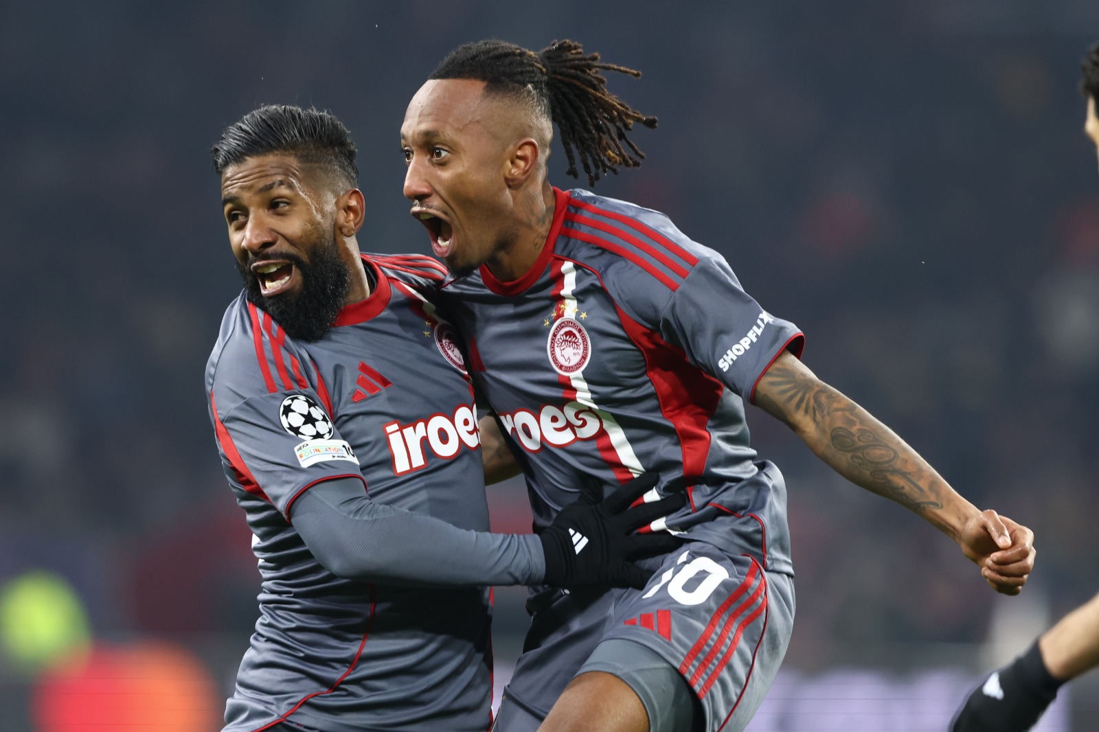 &Eta; &laquo;&theta;&rho;&upsilon;&lambda;&iota;&kappa;ή&raquo; &gamma;&kappa;&omicron;&lambda;ά&rho;&alpha; &tau;&omicron;&upsilon; &Zeta;έ&lambda;&sigma;&omicron;&nu; &Mu;ά&rho;&tau;&iota;&nu;&sigmaf; &kappa;ό&nu;&tau;&rho;&alpha; &sigma;&tau;&omicron;&nu; Ά&gamma;&iota;&alpha;&xi; &mu;&epsilon;&tau;ά &alpha;&pi;ό &kappa;&alpha;&tau;&alpha;&pi;&lambda;&eta;&kappa;&tau;&iota;&kappa;ή &sigma;&upsilon;&nu;&epsilon;&rho;&gamma;&alpha;&sigma;ί&alpha; &mu;&epsilon; &tau;&omicron;&nu; &Tau;&alpha;&rho;έ&mu;&iota; (vid)