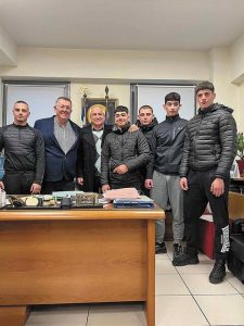 «Μαγκιά είναι να βοηθάς τον άλλον» – Τι λένε στα «ΝΕΑ» οι µαθητές που έσωσαν από φωτιά στη Νέα Μάκρη ένα ηλικιωµένο ζευγάρι