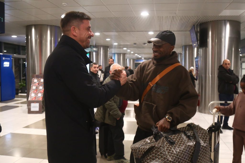 Έφτασε στη Θεσσαλονίκη ο Χόνγκλα για τον Άρη