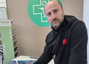 Εμίλιο Παπαευαγγελίου: Ισορροπώντας σε δυο κόσμους