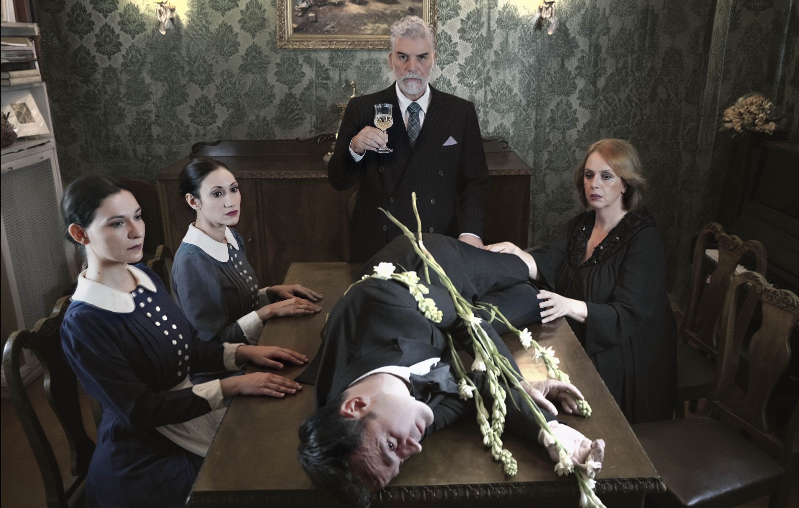 &Delta;&eta;&mu;ή&tau;&rho;&eta;&sigmaf; &Delta;&eta;&mu;&eta;&tau;&rho;&iota;ά&delta;&eta;&sigmaf; &sigma;&tau;&alpha; &laquo;&Nu;&Epsilon;&Alpha;&raquo;: &Eta; &alpha;&nu;&alpha;&tau;&rho;&omicron;&pi;ή &tau;&omicron;&upsilon; &alpha;&rho;&chi;&alpha;ί&omicron;&upsilon; &mu;ύ&theta;&omicron;&upsilon; &sigma;&tau;&omicron;&nu; &laquo;&Phi;&alpha;έ&theta;&omicron;&nu;&tau;&alpha;&raquo;