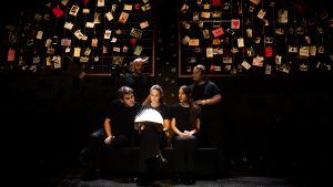 «Αστερόσκονη»: Μία παράσταση για τα ίχνη του έρωτα στο Θέατρο Σημείο