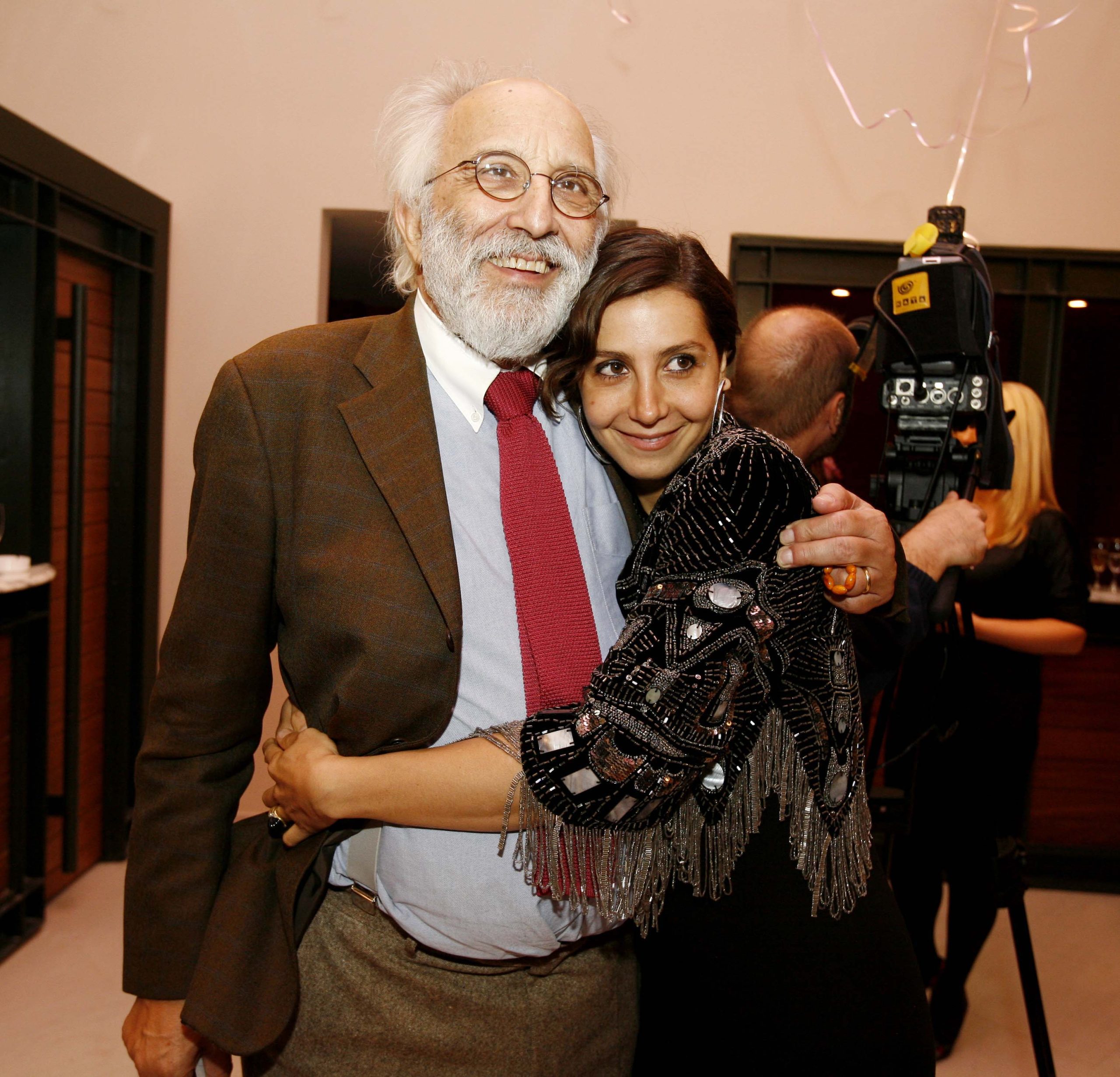 Η Μαρία Ελένη Λυκουρέζου λέει ότι προσπάθησε να τον αγαπήσει και το κατάφερε