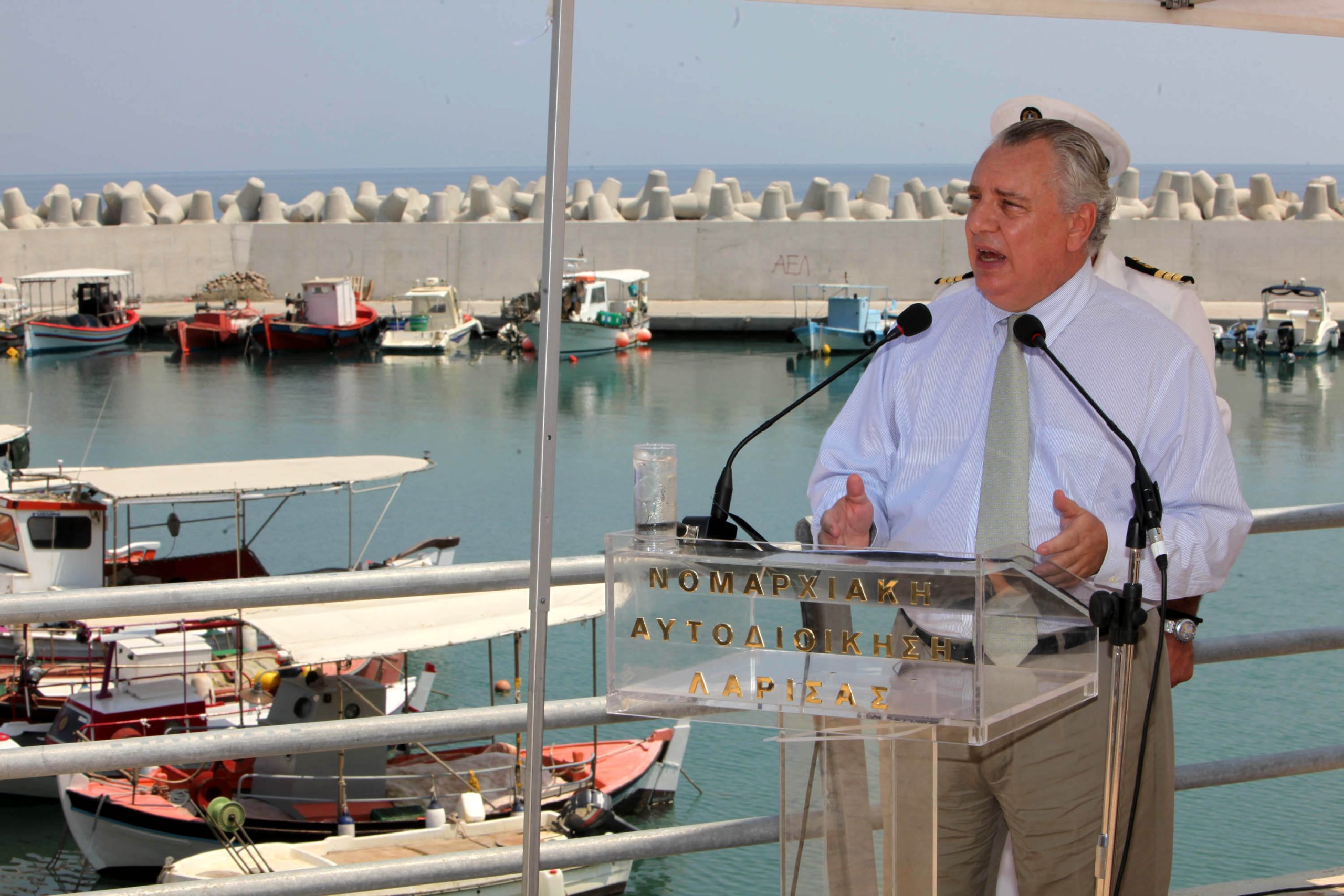 &Alpha;&nu;&alpha;&sigma;&tau;ά&sigma;&eta;&sigmaf; &Pi;&alpha;&pi;&alpha;&lambda;&eta;&gamma;&omicron;ύ&rho;&alpha;&sigmaf;: &Pi;έ&theta;&alpha;&nu;&epsilon; &omicron; &pi;&rho;ώ&eta;&nu; &upsilon;&pi;&omicron;&upsilon;&rho;&gamma;ό&sigmaf; &tau;&eta;&sigmaf; &Nu;έ&alpha;&sigmaf; &Delta;&eta;&mu;&omicron;&kappa;&rho;&alpha;&tau;ί&alpha;&sigmaf;