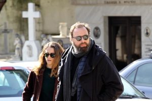 Συγκλονίζει η σύζυγος του Γιώργου Λάνθιμου: Έχω υποστεί δύο βιασμούς, σεξουαλική παρενόχληση κι ανεπιθύμητα αγγίγματα