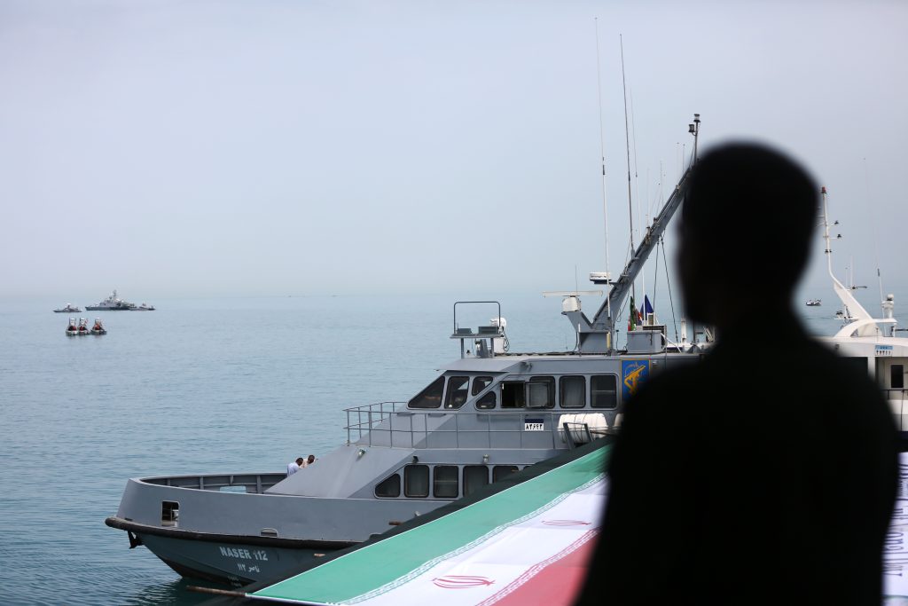 Aμερικανικό πετρελαιοφόρο προσεγγίστηκε από ιρανικά πολεμικά σκάφη στα Στενά του Ορμούζ  – «Του έδωσαν εντολή να σταματήσει»