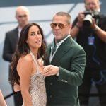 Με την 33χρονη σύντροφό του ο Μπραντ Πιτ στην Ύδρα – Ποια είναι η Ινές Ντε Ραμόν