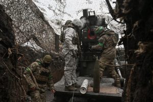 Τα σκληρά βασανηστήρια των Ρώσων λιποτακτών: Γυμνοί και δεμένοι ανάποδα σε δέντρα μέσα στο χιόνι (βίντεο)