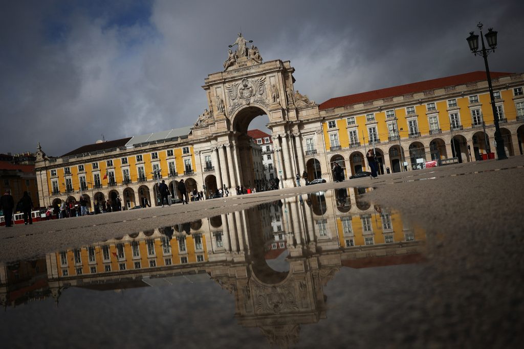 Πορτογαλία: Νέες βροχοπτώσεις ενόψει, 200.000 άνθρωποι ακόμη δεν έχουν ρεύμα