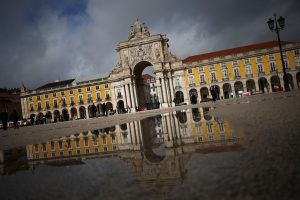 Πορτογαλία: Νέες βροχοπτώσεις ενόψει, 200.000 άνθρωποι ακόμη δεν έχουν ρεύμα