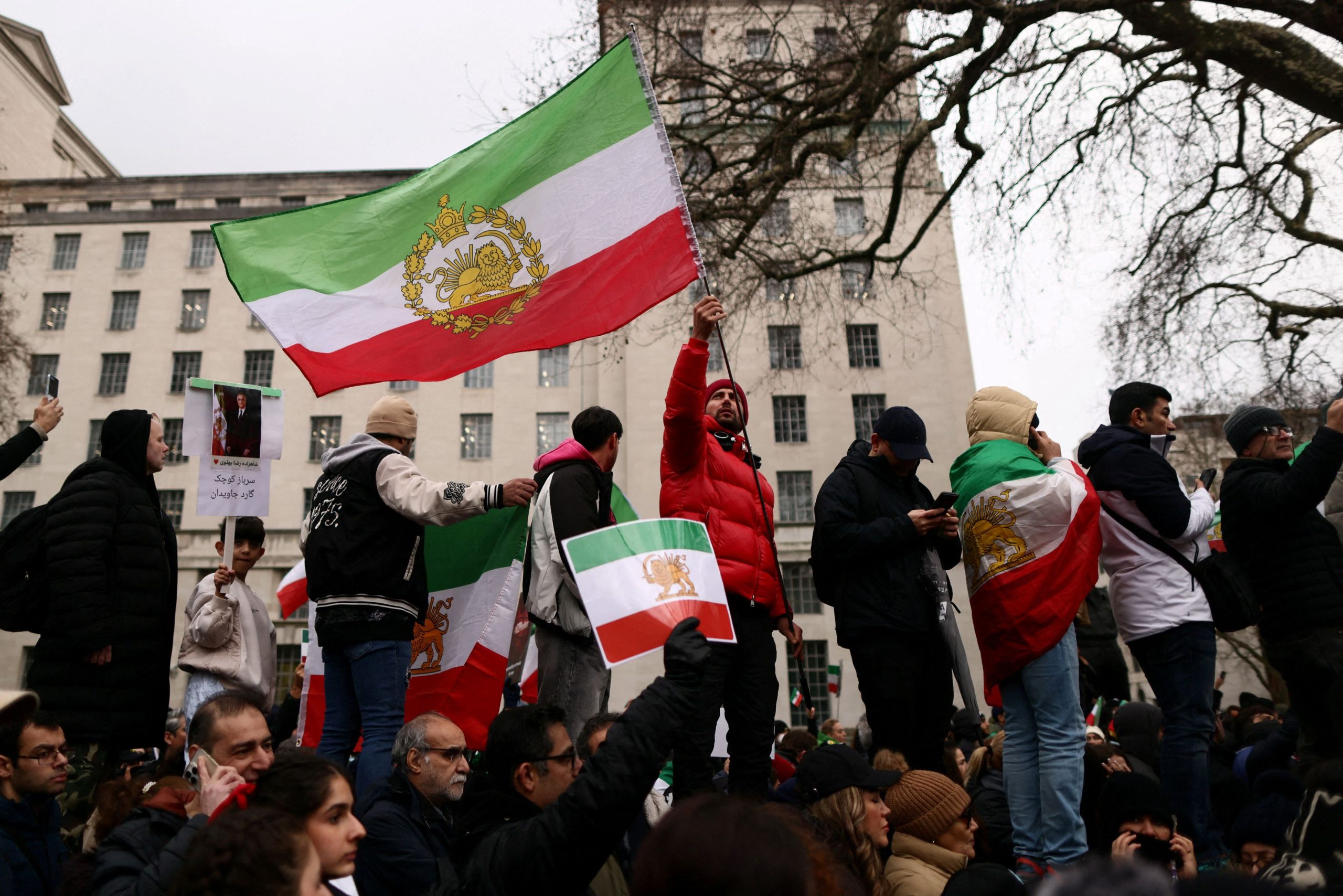 &Omicron; &lambda;&alpha;&beta;ύ&rho;&iota;&nu;&theta;&omicron;&sigmaf; &mu;&iota;&alpha;&sigmaf; &epsilon;&pi;έ&mu;&beta;&alpha;&sigma;&eta;&sigmaf; &sigma;&tau;&omicron; &Iota;&rho;ά&nu;