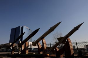 Θρίλερ για γερά νεύρα με τις συνομιλίες ΗΠΑ-Ιράν: Η Τεχεράνη ανακοίνωσε συνάντηση στο Ομάν την Παρασκευή – Όλο το παρασκήνιο