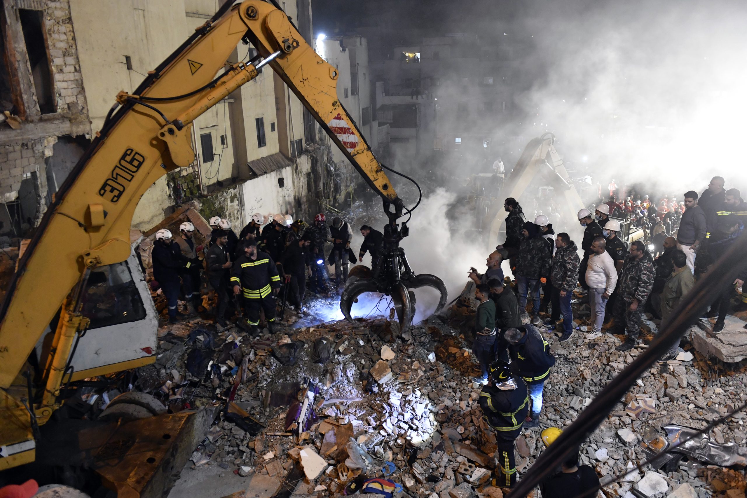 &Kappa;&alpha;&tau;ά&rho;&rho;&epsilon;&upsilon;&sigma;&eta; &kappa;&tau;&iota;&rho;ί&omicron;&upsilon; &sigma;&tau;&omicron;&nu; &Lambda;ί&beta;&alpha;&nu;&omicron;: &Sigma;&tau;&omicron;&upsilon;&sigmaf; &epsilon;&nu;&nu;έ&alpha; &omicron;&iota; &nu;&epsilon;&kappa;&rho;&omicron;ί