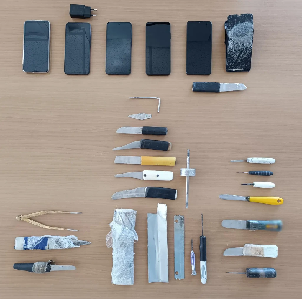 Νέα έφοδος στις φυλακές Δομοκού – Μαχαίρια, μεταλλικές λάμες και κινητά στα κελιά