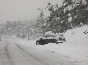 Έντονη χιονόπτωση στον Λαϊλιά Σερρών: 15 άτομα εγκλωβίστηκαν με 4 αυτοκίνητα – Eπιχειρούν εκχιονιστικά και Πυροσβεστική