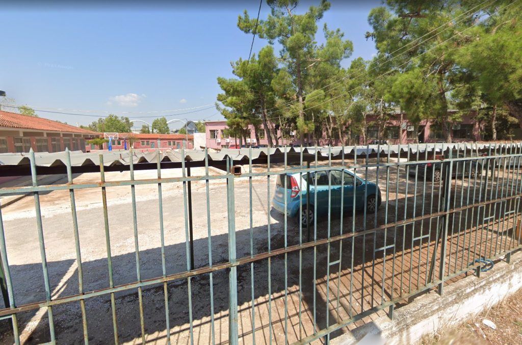 Διευθύντρια ΕΠΑΛ στο Χαλάνδρι κατηγορείται ότι έβαλε μαθητές να σκάβουν προκειμένου να τους σβήσει απουσίες