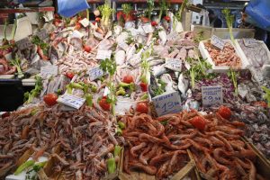 Καθαρά Δευτέρα 2026: Ποια καταστήματα είναι ανοιχτά – Τι ισχύει για σούπερ μάρκετ και Βαρβάκειο