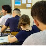 Τεχνητή νοημοσύνη στα σχολεία: Νέοι κανόνες, επιμορφώσεις και «συντονιστής AI»